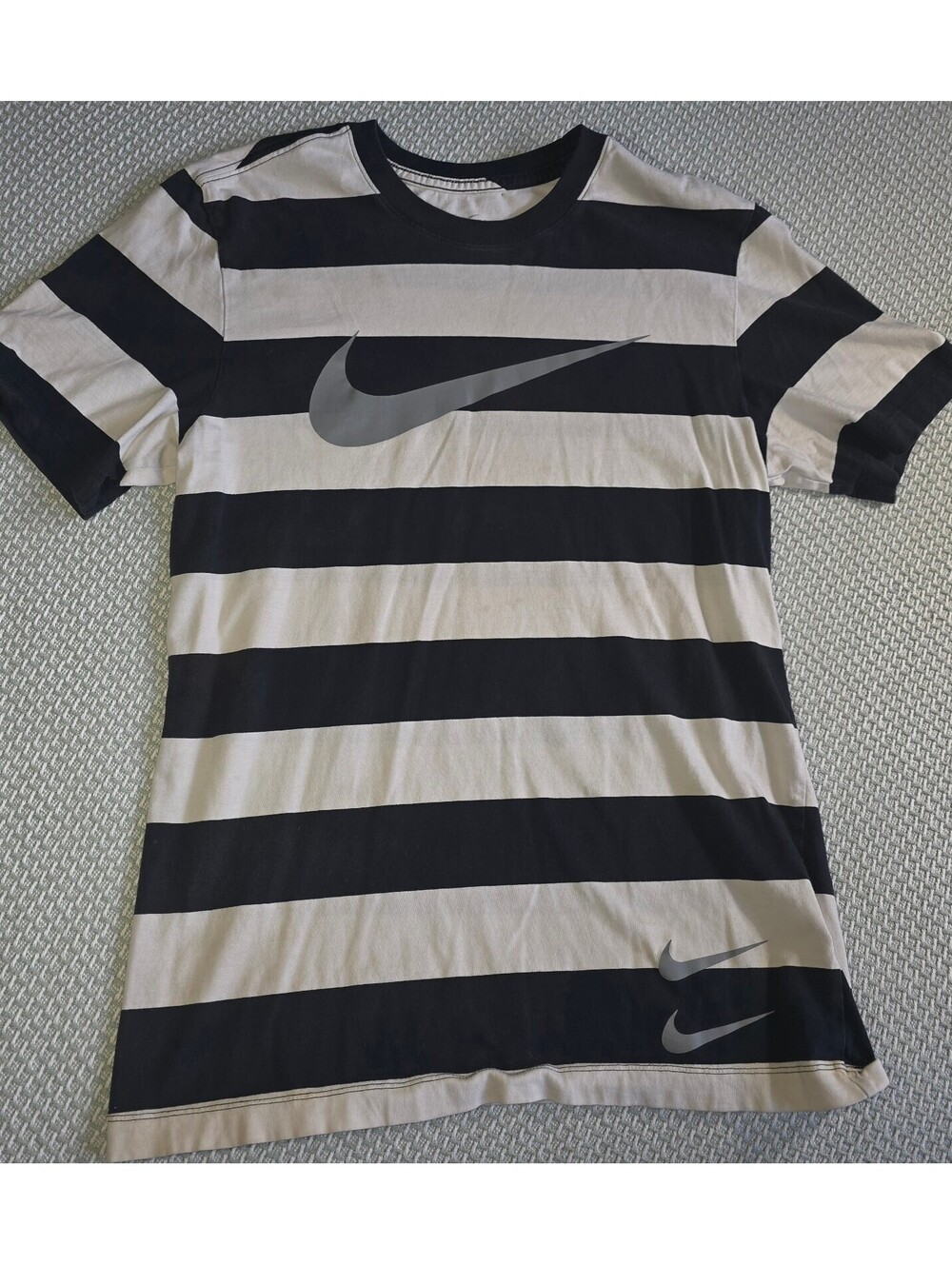 Mens small Nike striped t-shirt